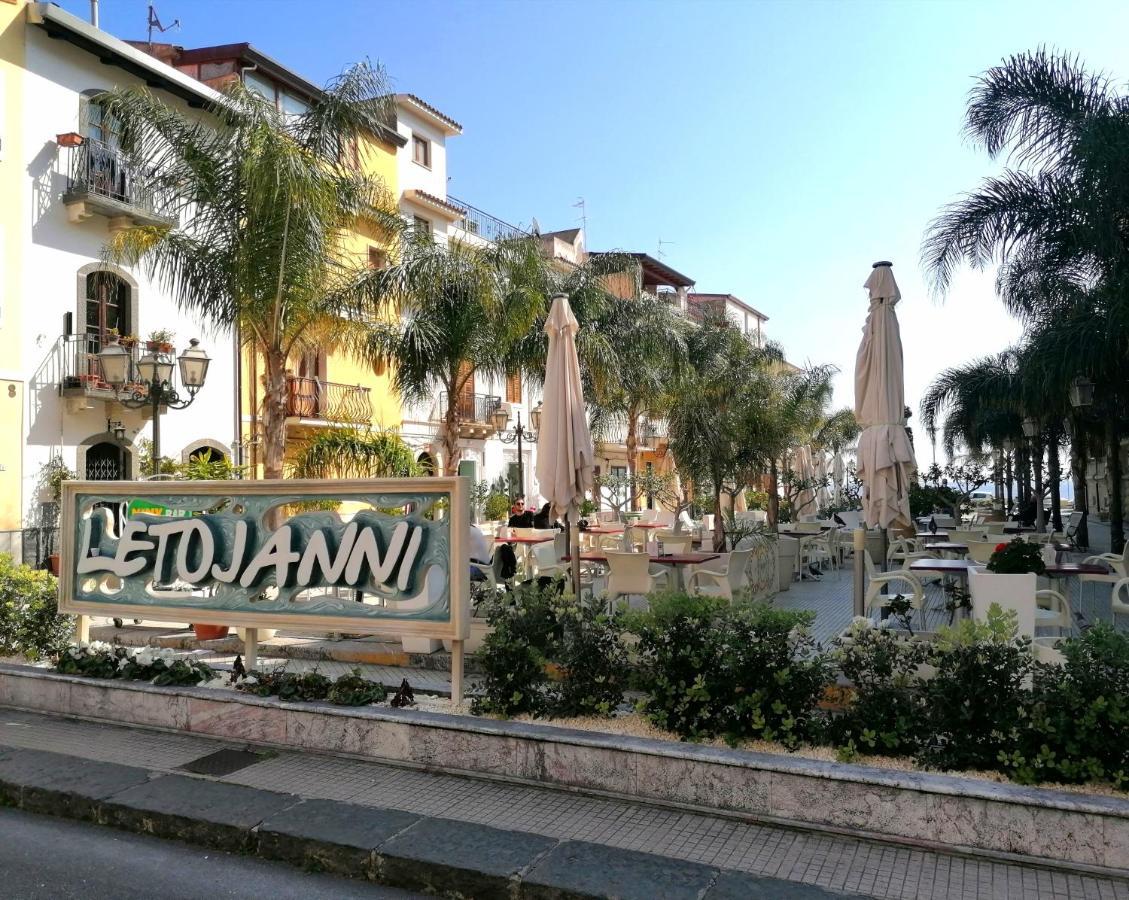 דירות Oltremare Taormina לטויאני מראה חיצוני תמונה